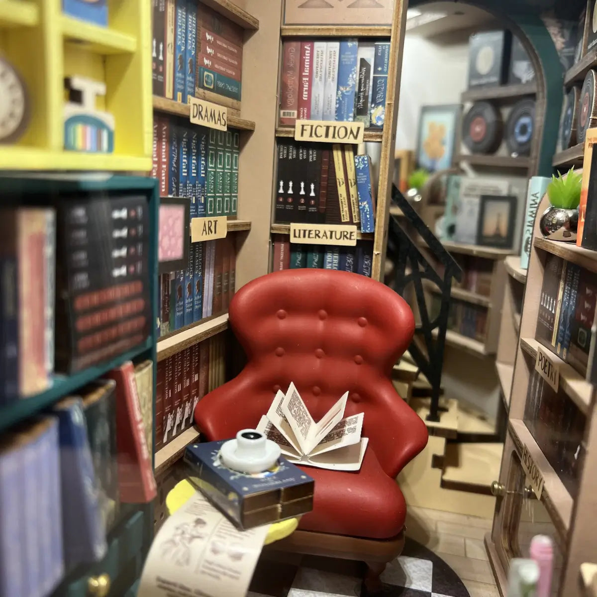 Bookstore Rolife - Maison miniature à monter soi-même modèle librairie 