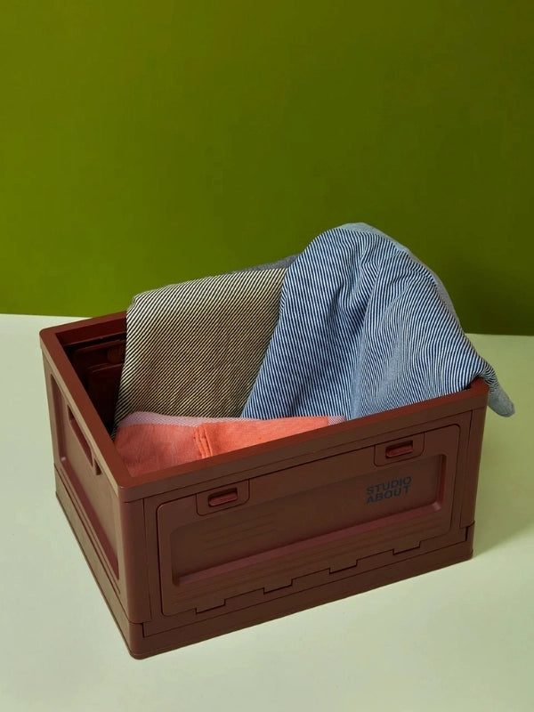 Boite bordeaux taille medium Studio About avec des textiles à l'intérieur