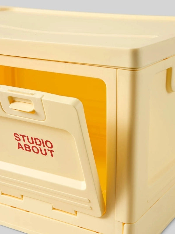 Boite jaune clair Studio About focus sur l'ouverture sur le côté qui permet de créer une petite étagère