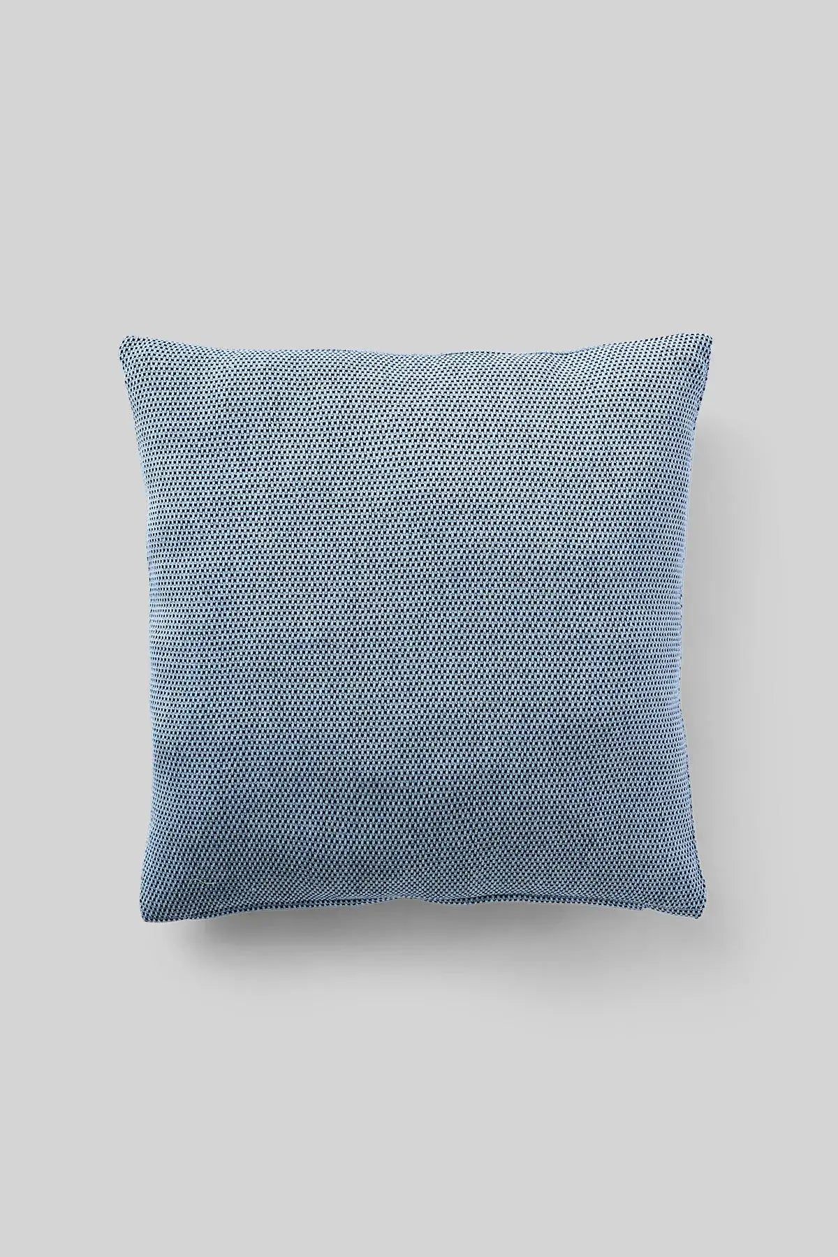 Coussin avec la housse bleue