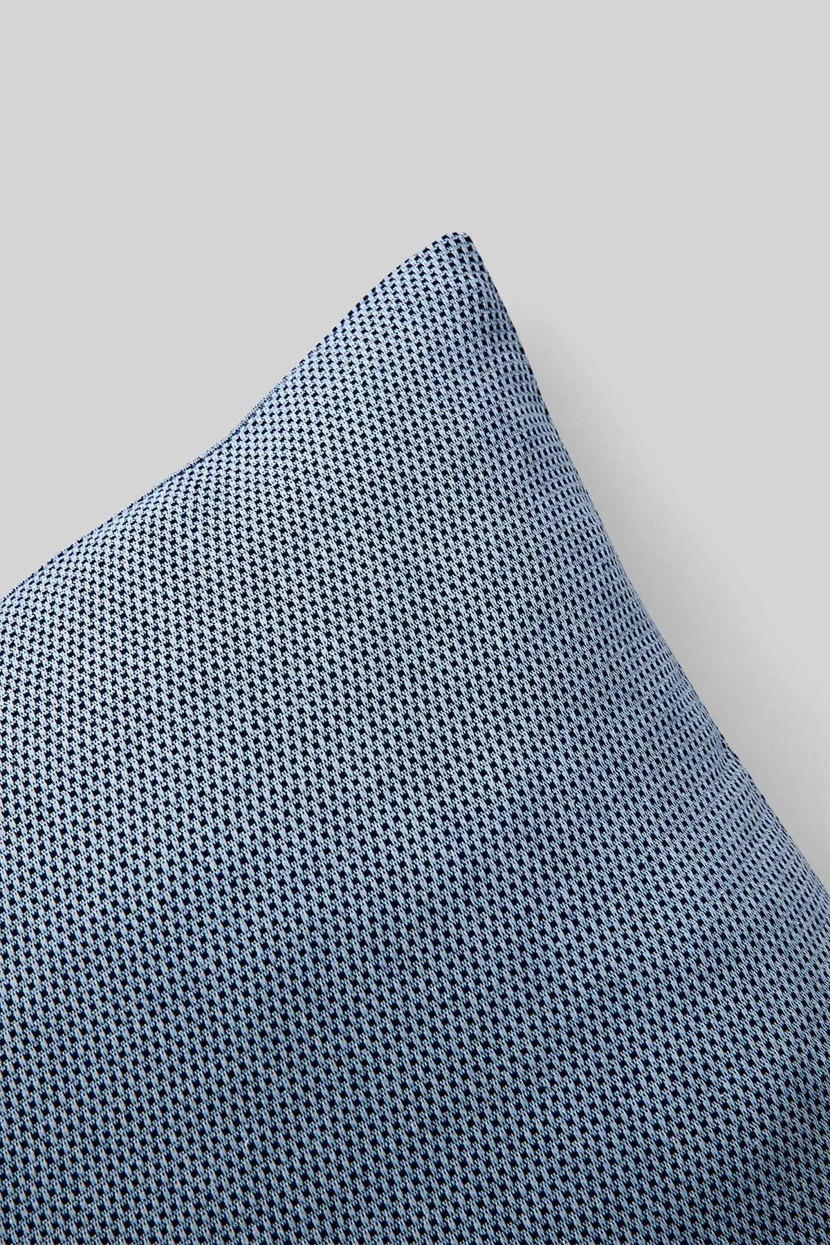 Housse de coussin bleue par Studio About