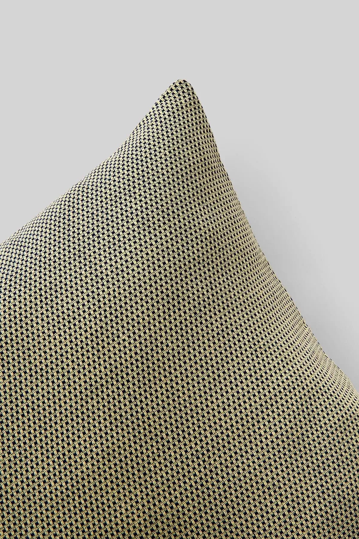 Housse de coussin jaune par Studio About