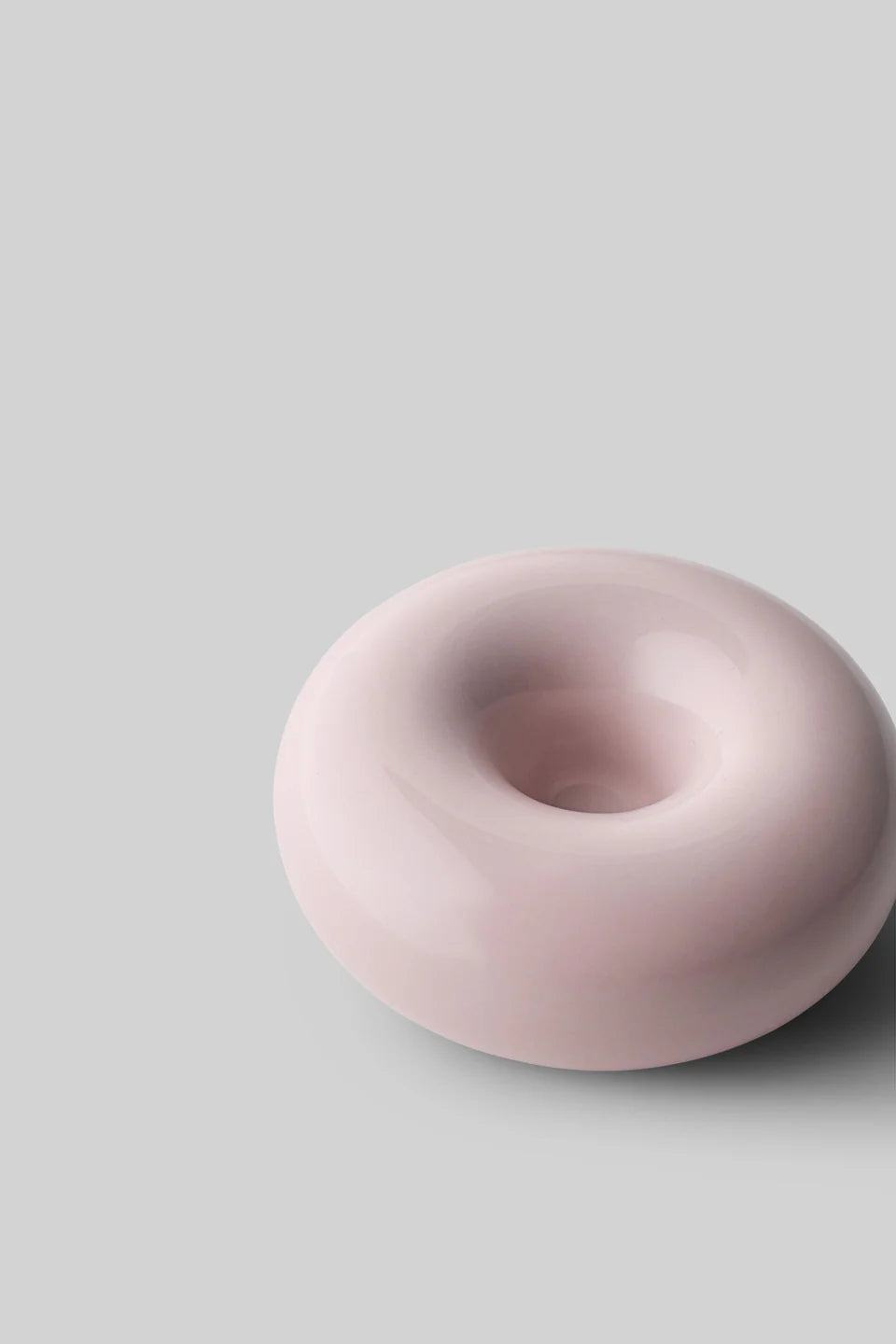 Petit bougeoir Bob rose par Studio About prise de vue isométrique