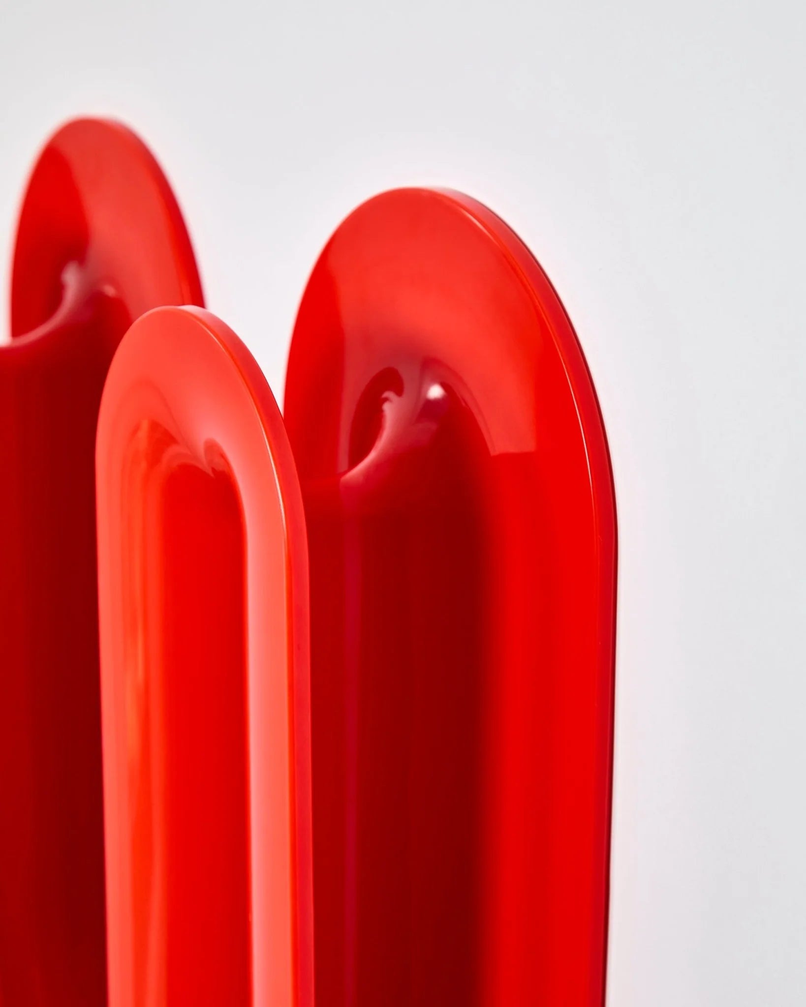 Porte manteau mural Swell Jaune Heller - support multifonctions en forme de vague pour ranger manteaux, sacs ou clés. En ABS 100% recyclable signé Anna Dawson