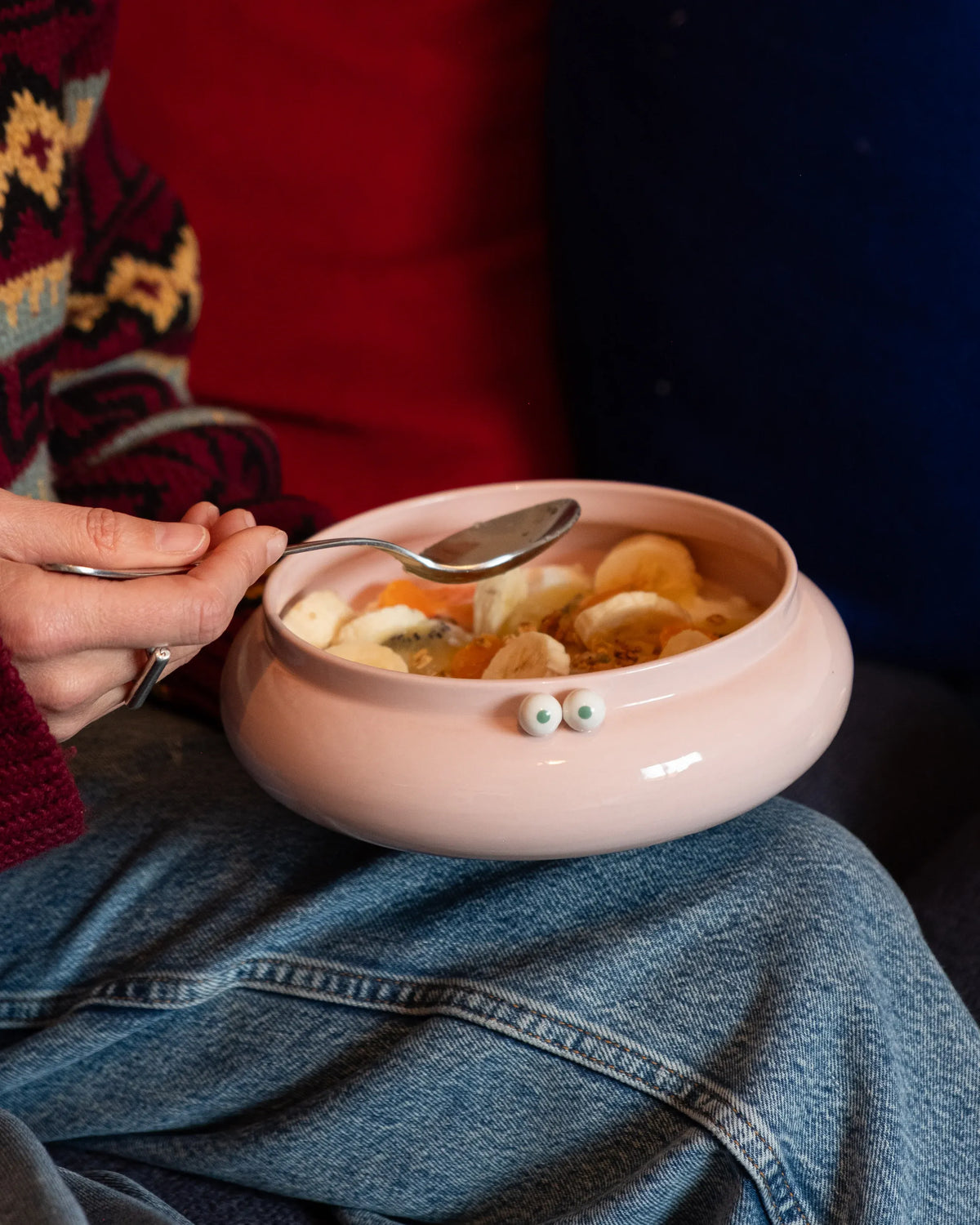 The Bowl rose de Lucas Zanotto  avec des fruits