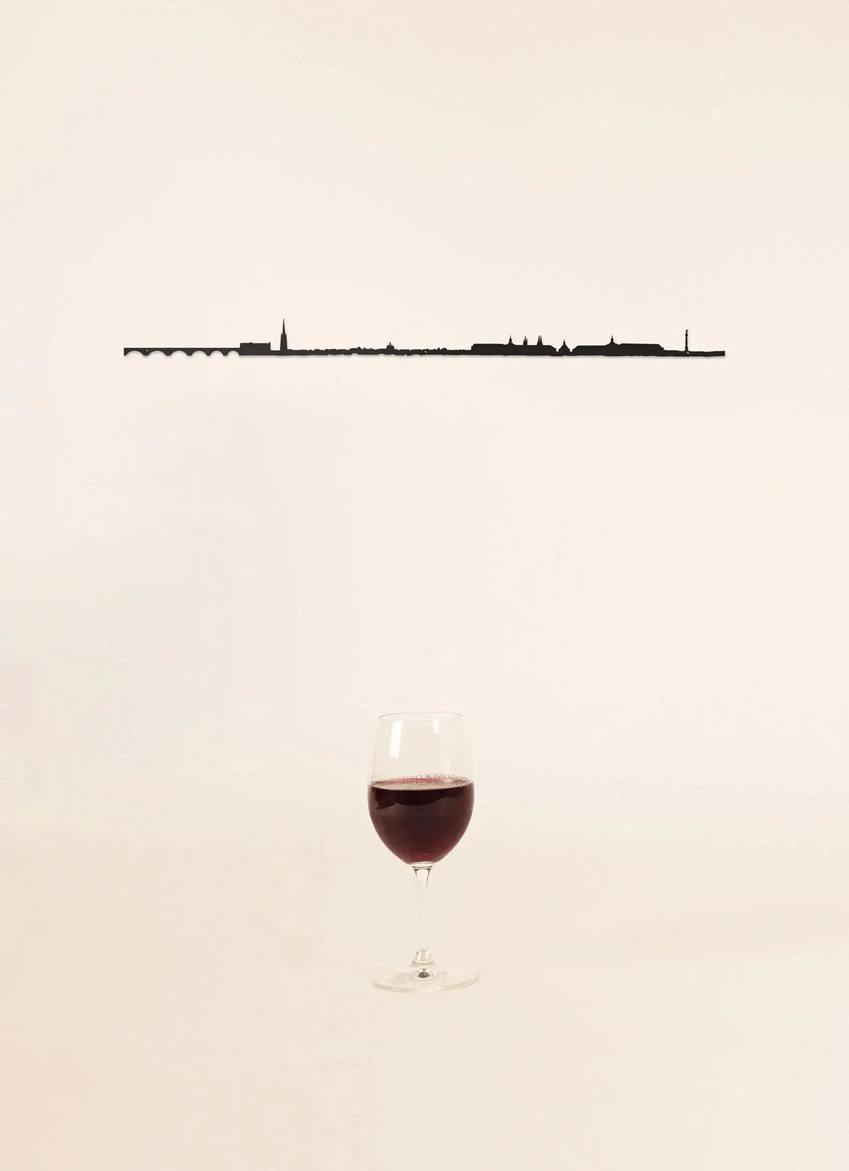 The Line Bordeaux : Silhouette de ville noire en acier de 50cm