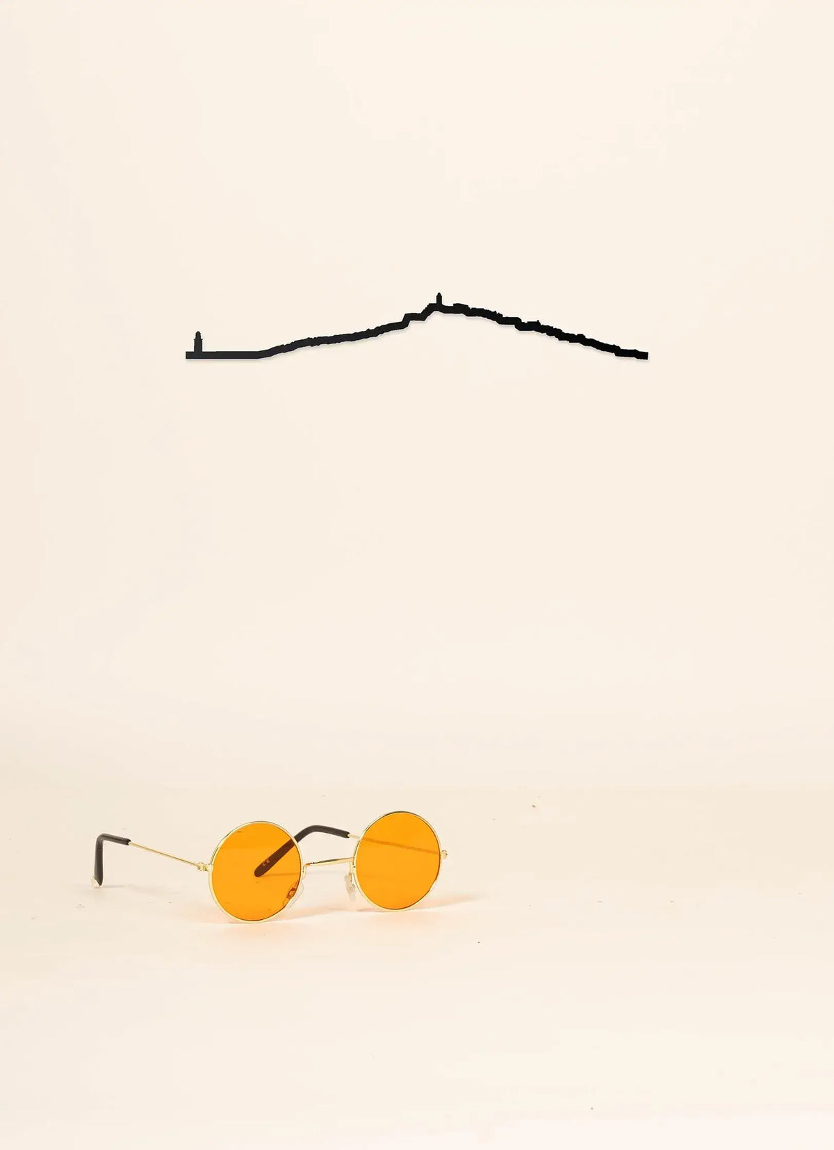 Mini Line Ibiza : silhouette en acier noir de la ville par The Line