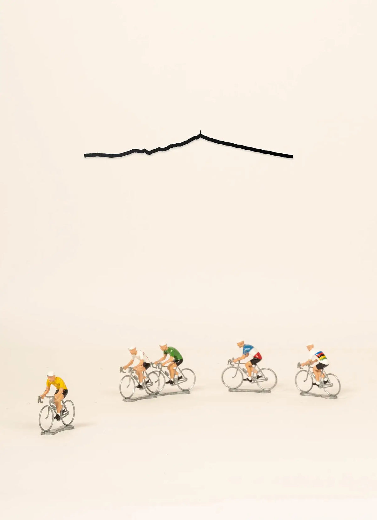 Mini Line Mont Ventoux : silhouette en acier noir par The Line