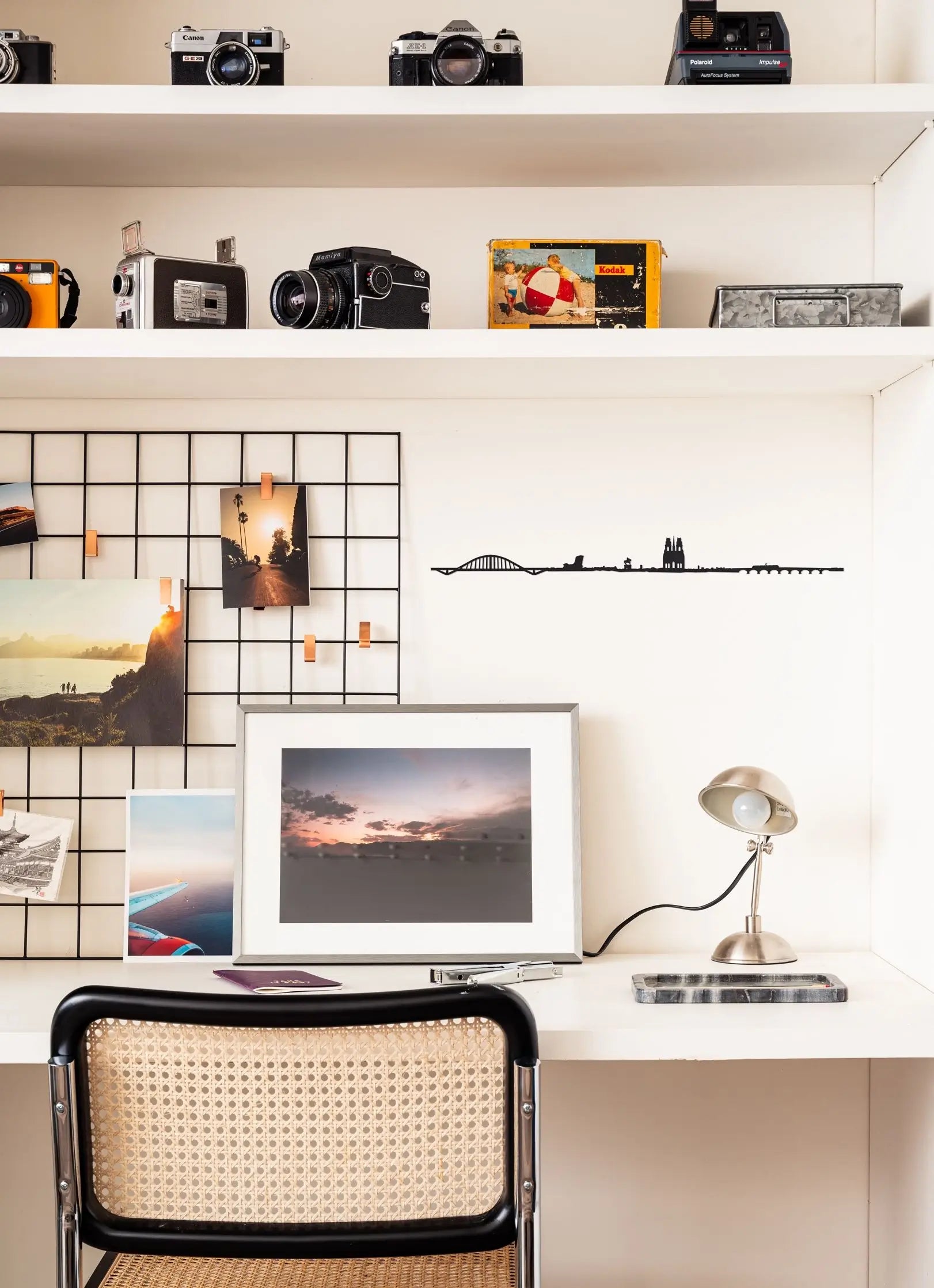 Silhouette murale de Orléans accroché dans un bureau