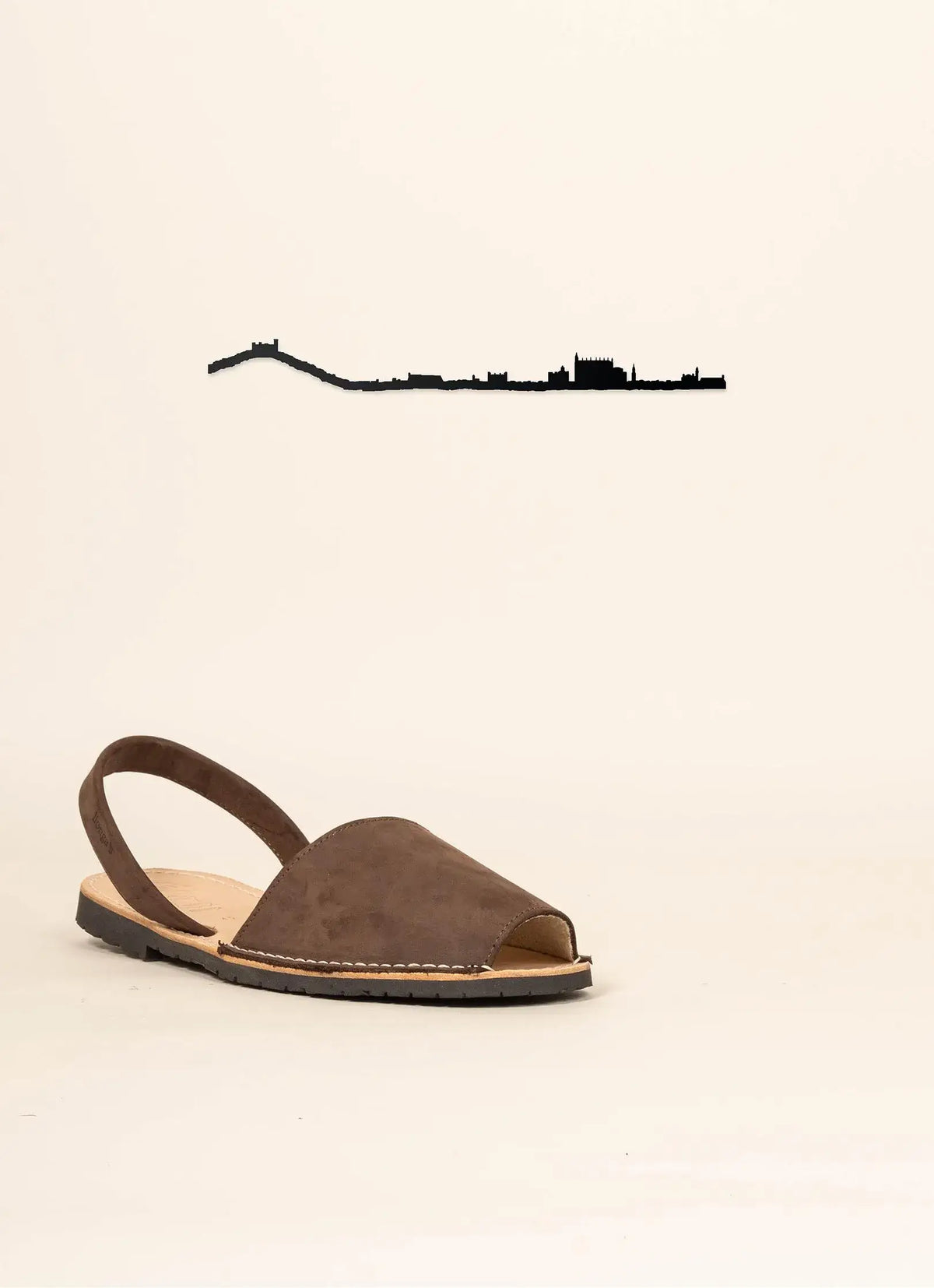 Mini Line Palma : silhouette en acier noir de la ville par The Line