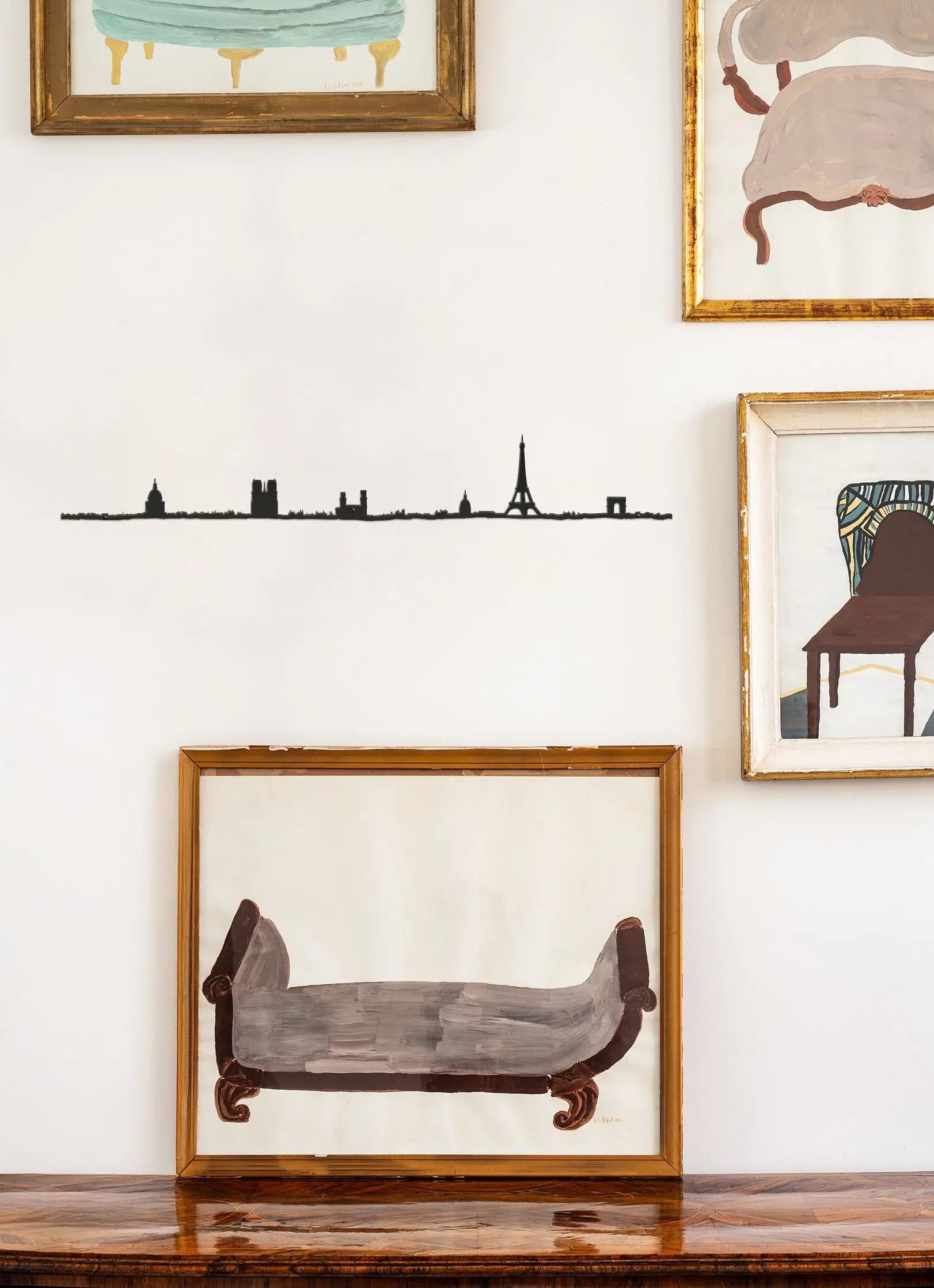 Silhouette murale de Paris accroché dans un bureau