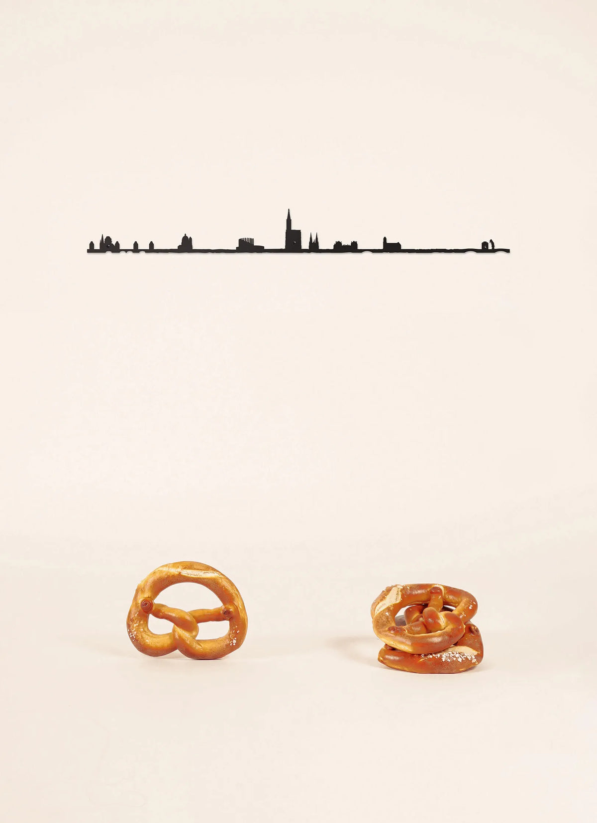 The Line Strasbourg : Silhouette de ville noire en acier de 50cm