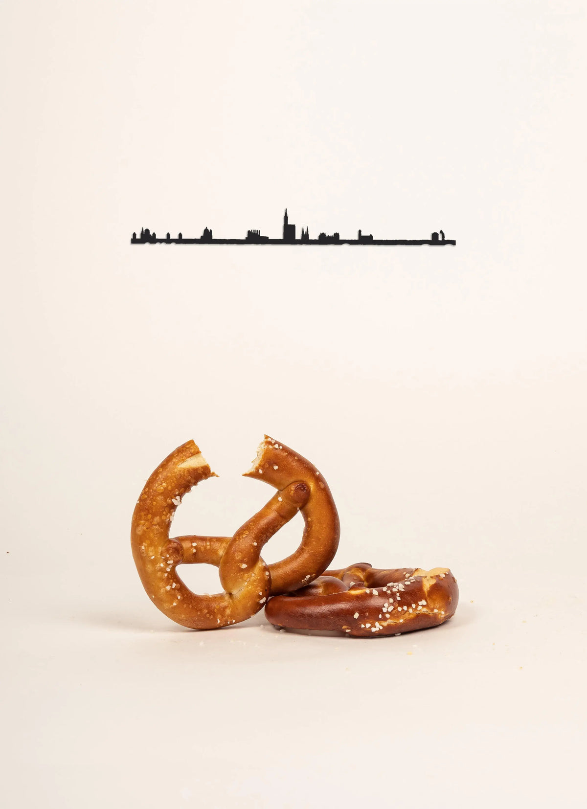 Mini Line Strasbourg : silhouette en acier noir de la ville par The Line