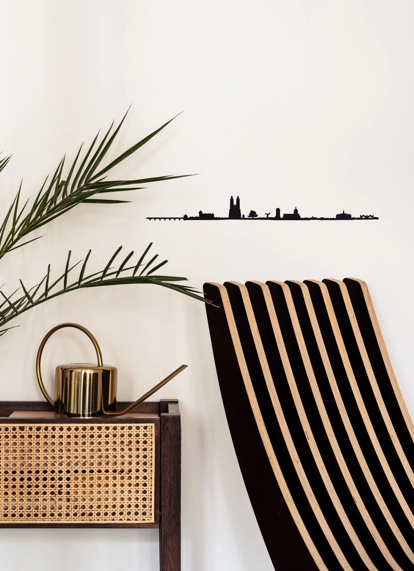 Silhouette murale de Tours accroché dans un séjour