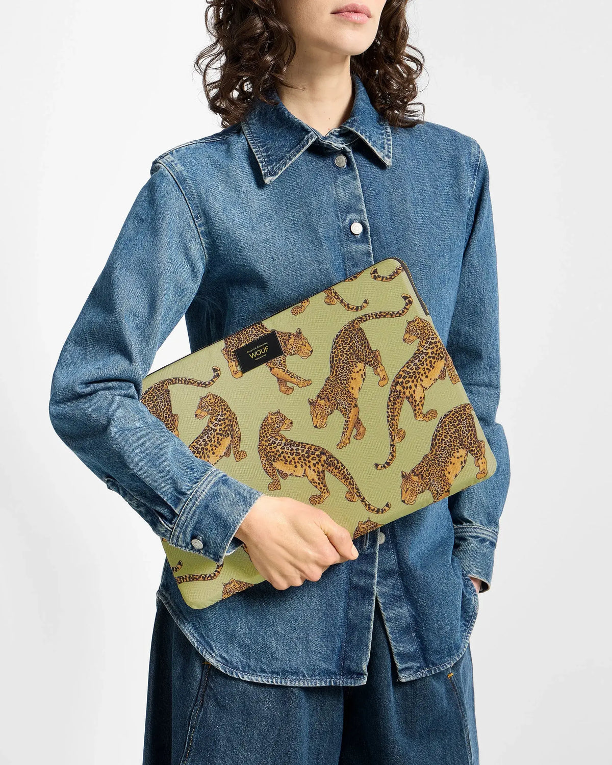 Photo mannequin de la housse de protection Avo Leopard pour ordinateur 13, 14, 15 et 16 pouces