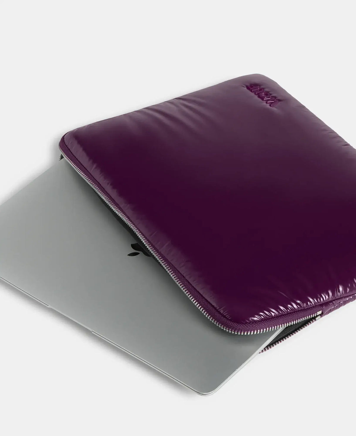 Housse de protection Plum avec ordinateur Mac Book à l'intérieur