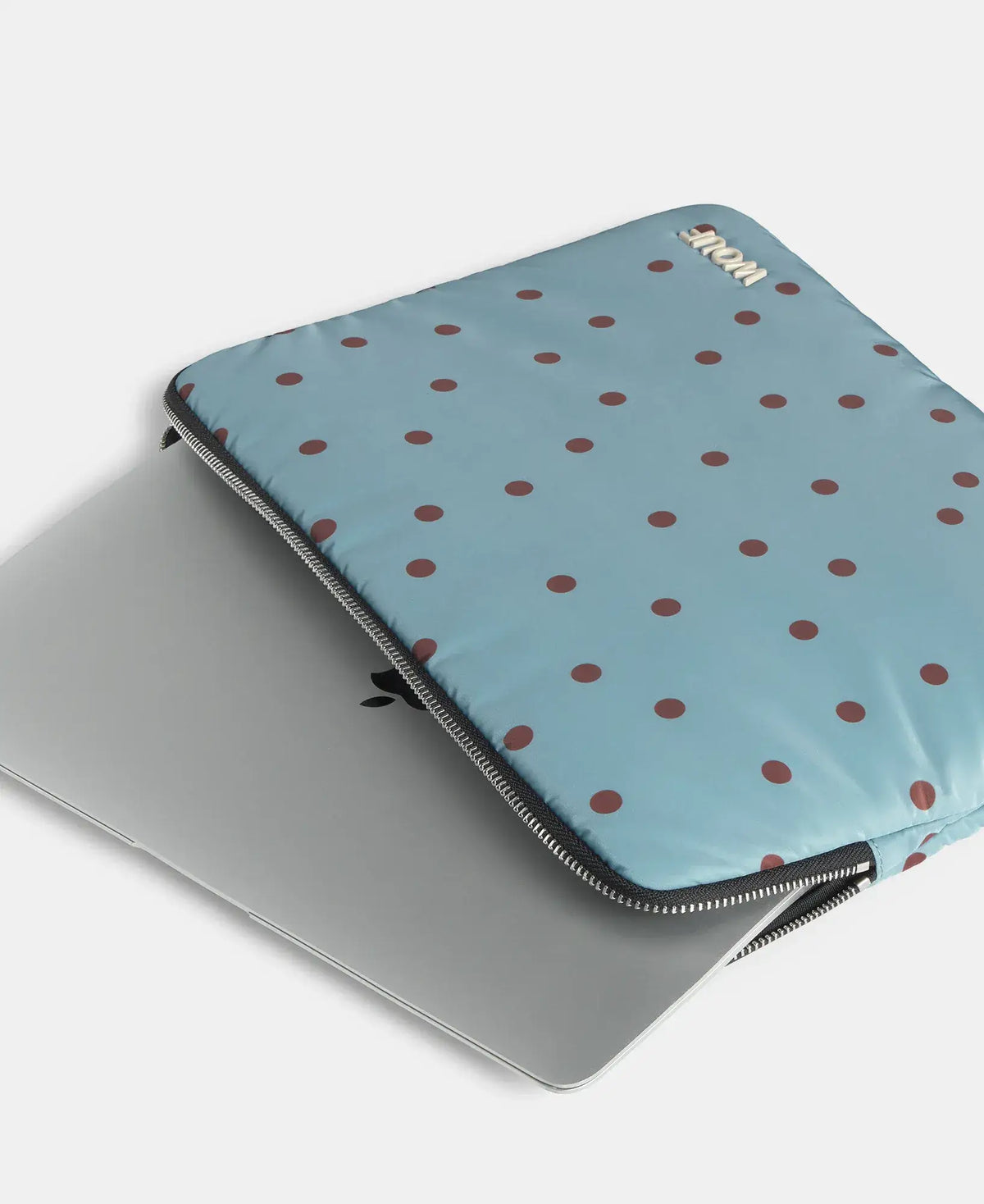 Housse de protection Polka avec ordinateur Mac Book à l'intérieur