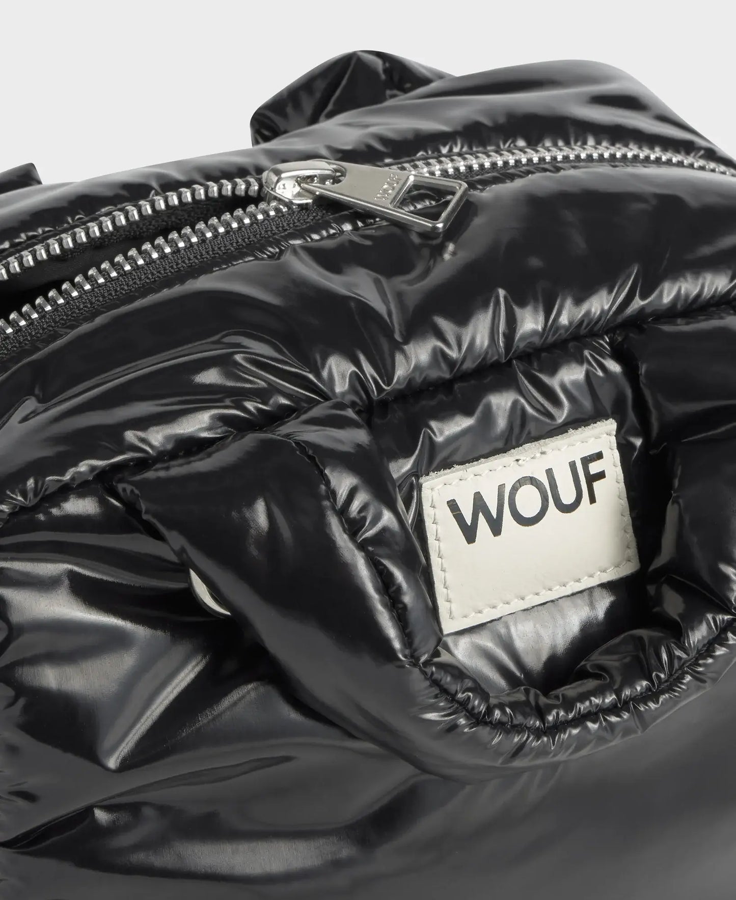 Vue rapprochée de la trousse de toilette Nuit de chez Wouf