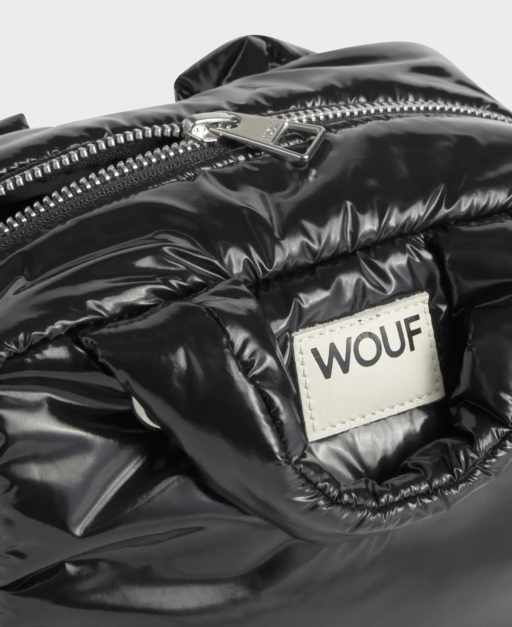 Vue rapprochée de la trousse de toilette Nuit de chez Wouf