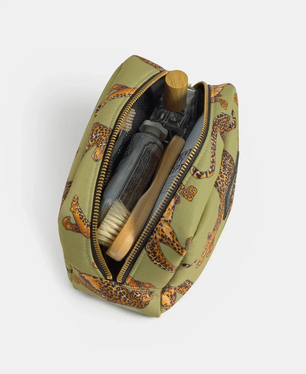 Mise en situation de remplissage de la trousse de toilette