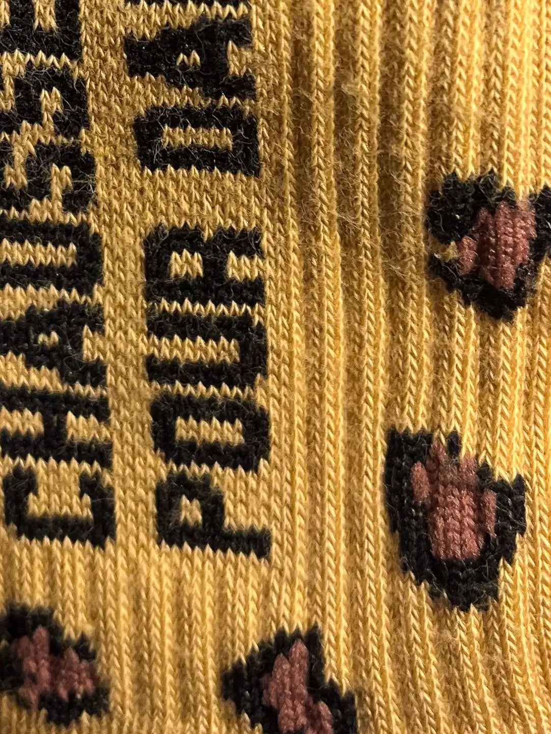 Zoom sur la maille et le motif léopard des chaussettes pour danser Félicie Aussi