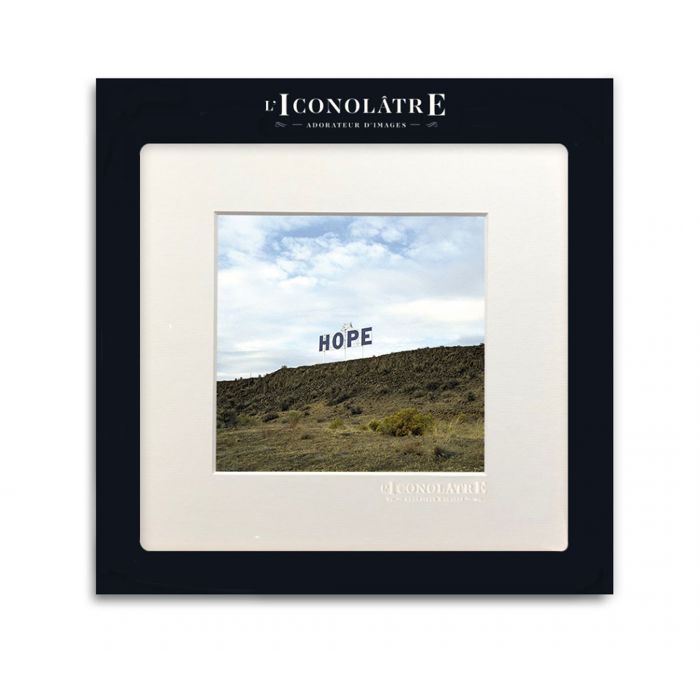 Photographie 22x22, lettres HOPE en haut d'une colline par Image Republic 