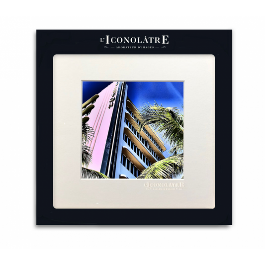 Photographie 22x22 d'un hotel rose (hotel victor) à Miami par Image Républic