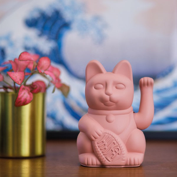 Maneki Neko agitant un porte-bonheur chat porte-bonheur - plastique Maneki Neko agitant un porte-bonheur chat porte-bonheur - plastique