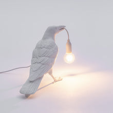 Charger l&#39;image dans la galerie, Waiting Bird  - Lampe à Poser Corbeau Blanc
