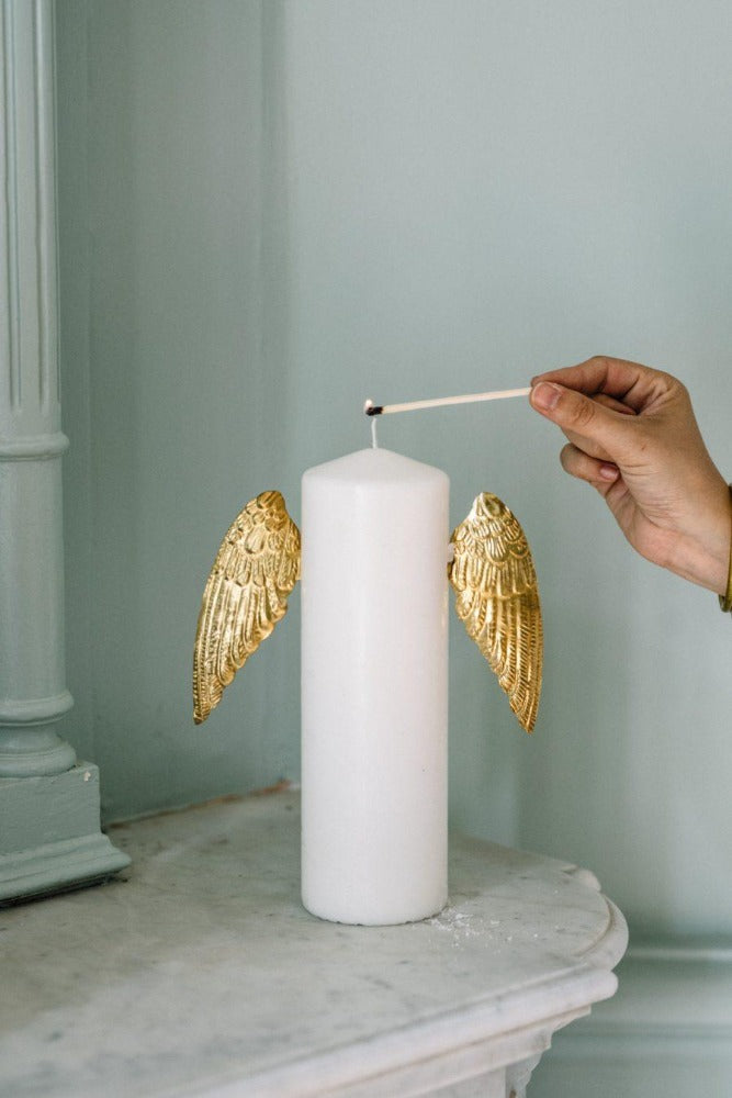 Bijou de bougie Boncoeurs : 2 ailes en métal doré à planter dans support en cire