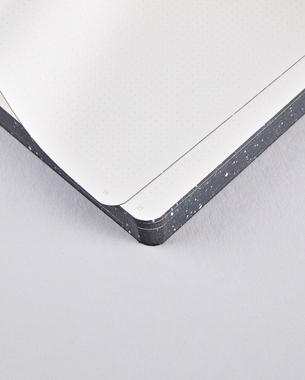 Petit carnet Milky Way par Nuuna - Pages blanches avec petits points