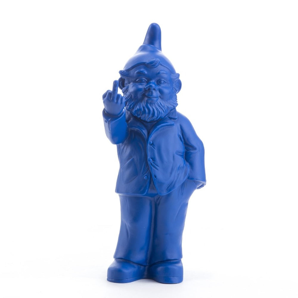 Sponti bleu d’Ottmar Hörl, nain de jardin doigt d’honneur