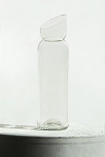 Charger l&#39;image dans la galerie, Danser - Carafe en bouteille recyclée - Q de Bouteilles
