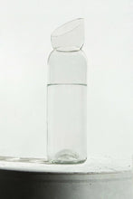 Charger l&#39;image dans la galerie, Danser - Carafe en bouteille recyclée - Q de Bouteilles

