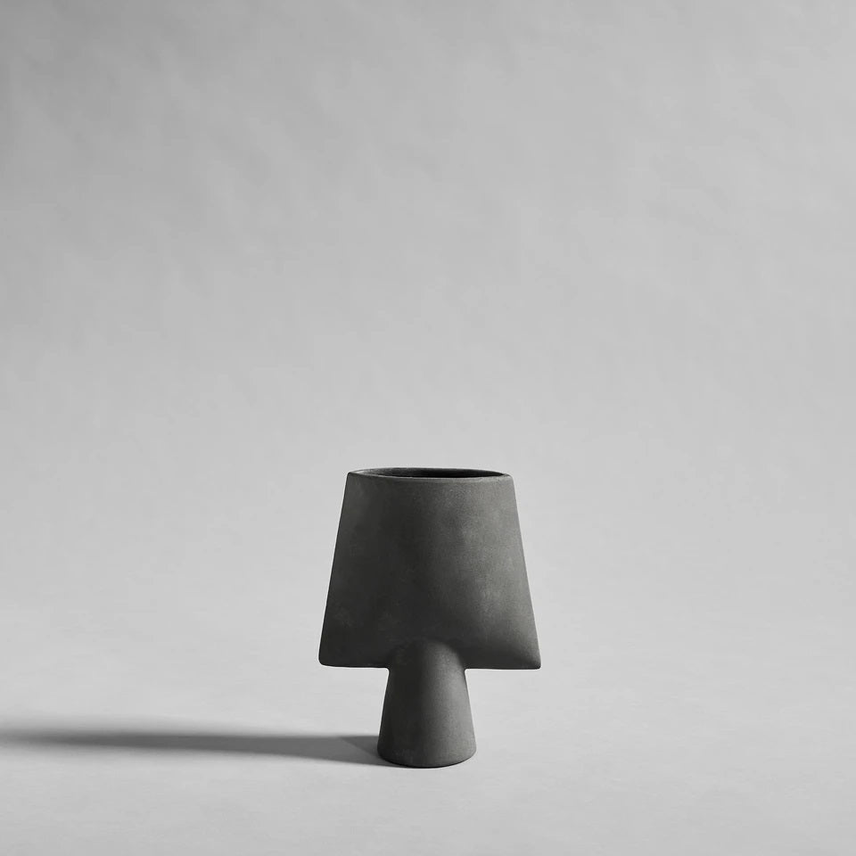 Sphere Square Mini Dark Grey - Vase en céramique par 101 Copenhagen
