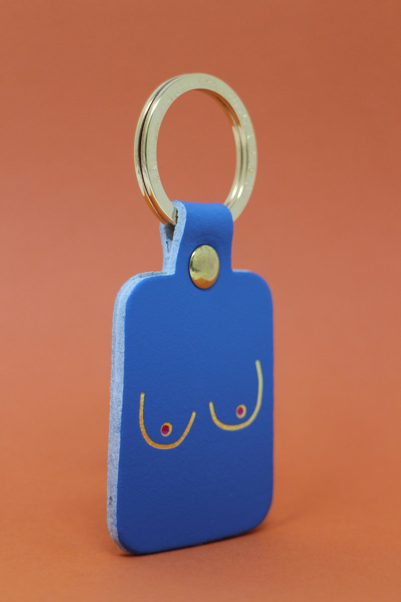Boob - porte-clés en cuir avec dessin de poitrine par Ark Colour Design