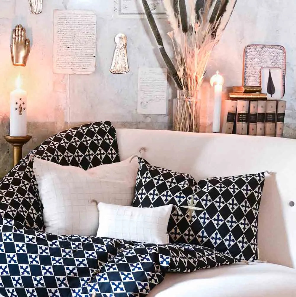 Chapelle Bleu Nuit 60x40 - Housse de Coussin en coton brodée - Boncoeurs