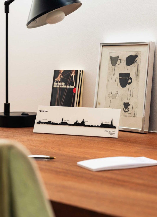 The Line Mini Florence - silhouette de ville en acier sur support cartonné - The Line
