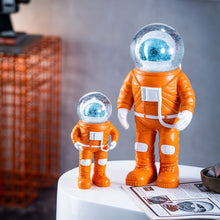 Charger l&#39;image dans la galerie, The Giant Marstronaut - boule à neige astronaute orange - Donkey Products

