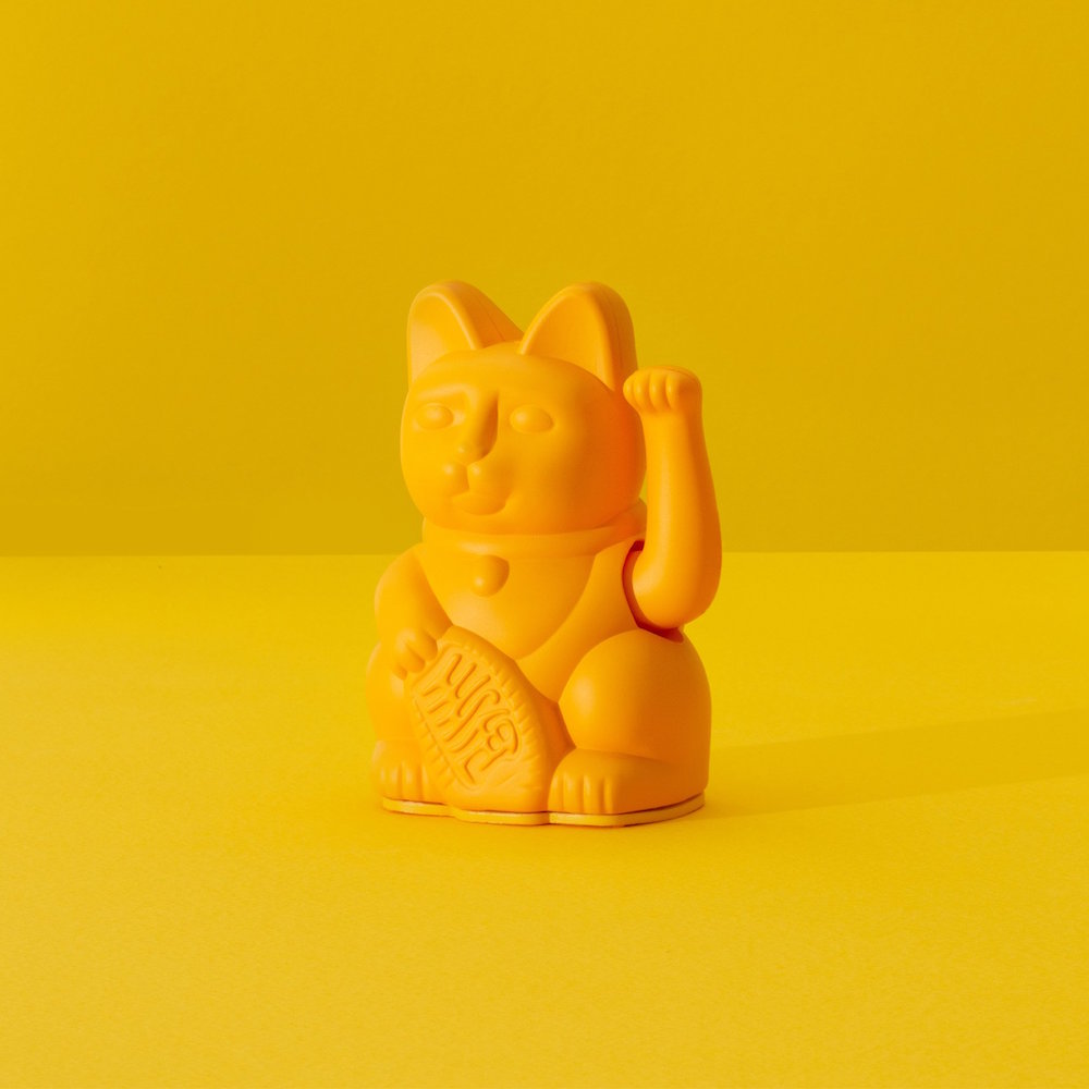 Mini Lucky Cat Warm Yellow - Chat porte-bohneur par Donkey