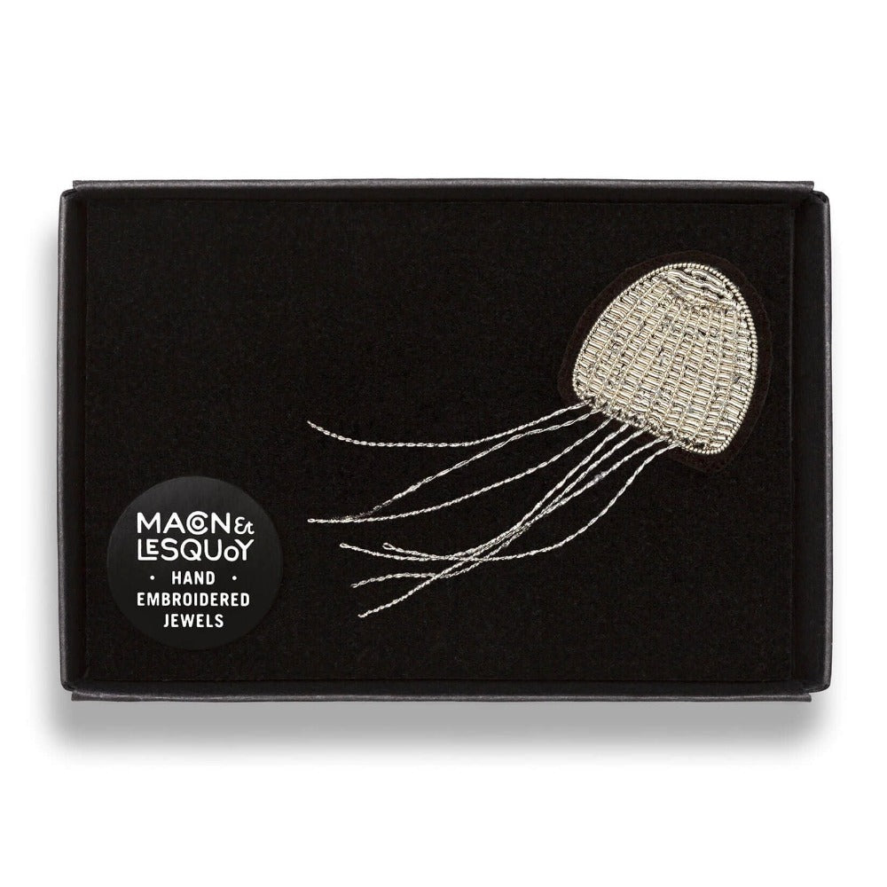 Petite broche méduse argentée Macon et Lesquoy dans boîte cadeau