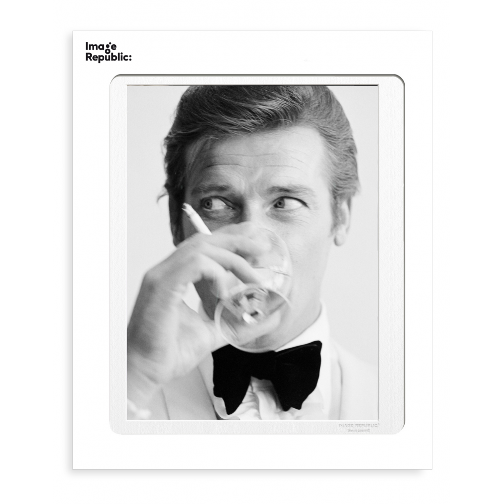 Roger Moore - Tirage photo noir et blanc sur papier canson - Image Republic