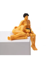 Charger l&#39;image dans la galerie, Theo &amp; Elena - 2 statuettes en résine - Love is a verb - Seletti
