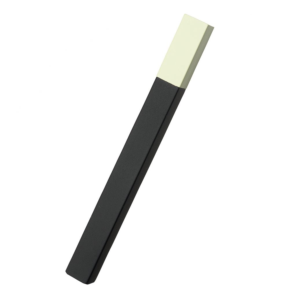 Briquet japonais Tsubota Pearl Queue Noir avec capuchon blanc